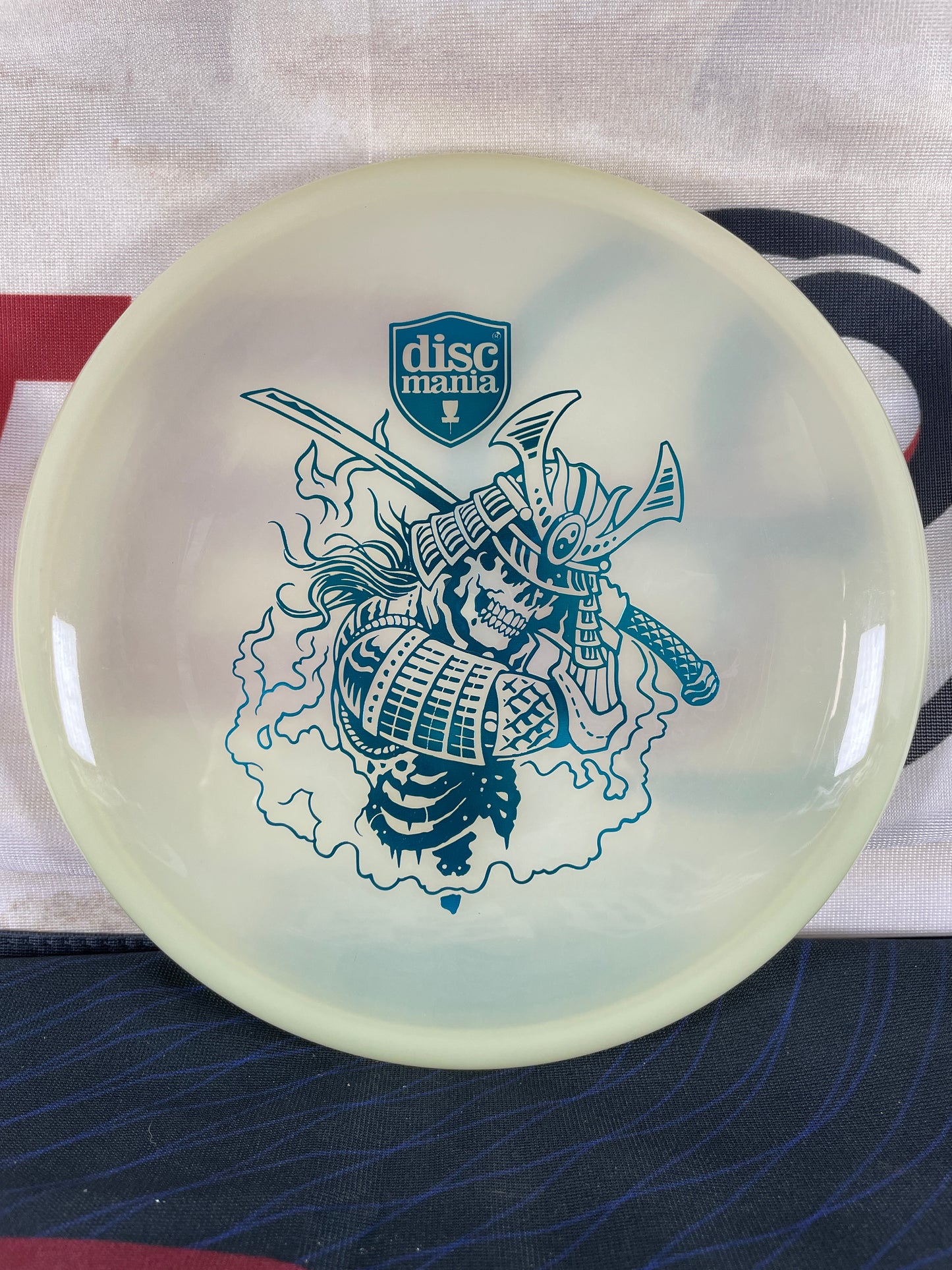 Discmania Shogun Active Premium Glow 176g Putter