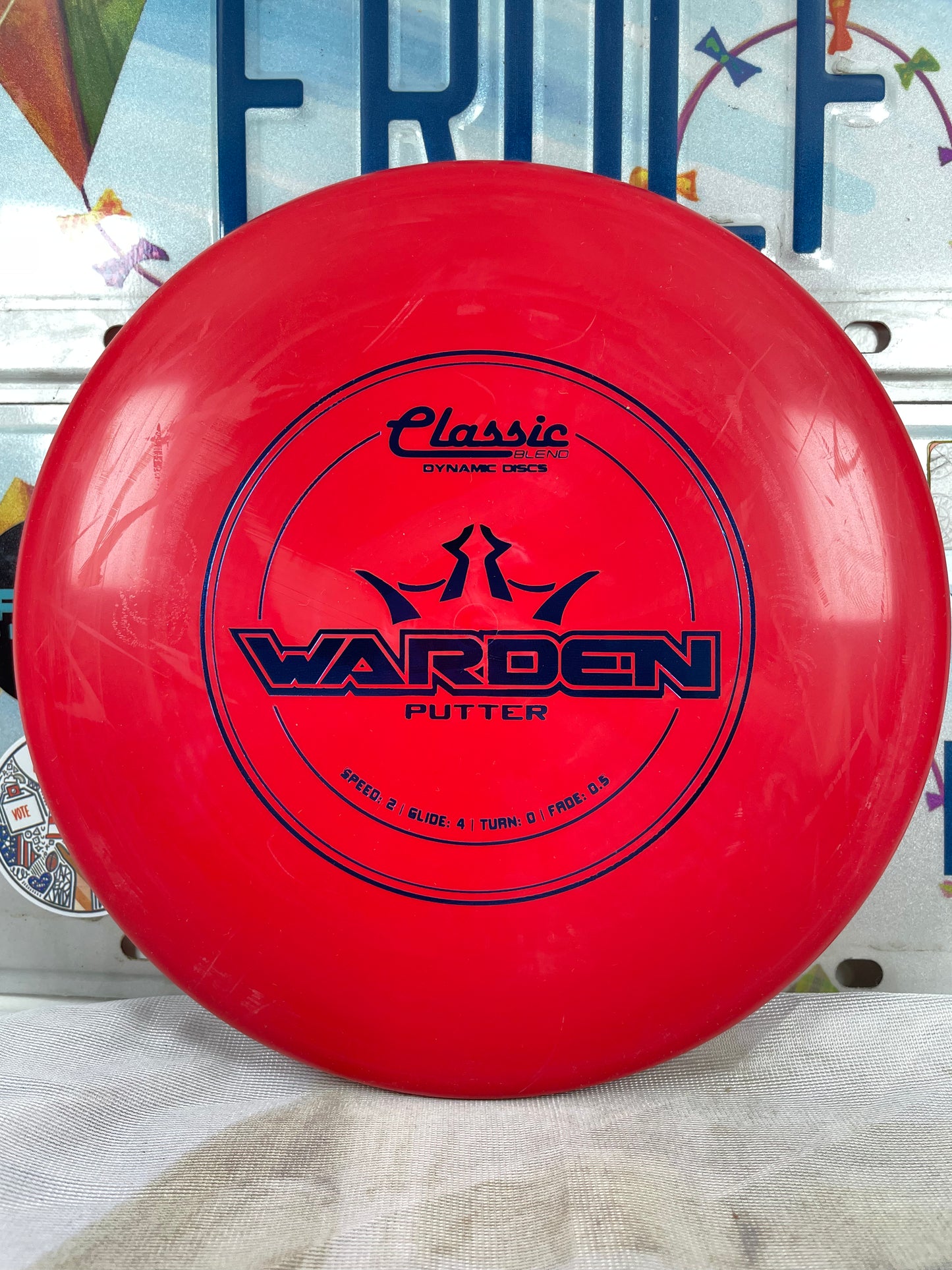 Dynamic Discs Warden Classic Blend Red 174g Putter